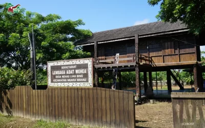 PEAKING INTO THE LAMIN TRADITIONAL HOUSE